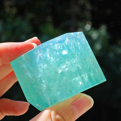 green fluorite cube